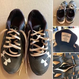 Under armor shoes they are a bit dirty but still in good condition
